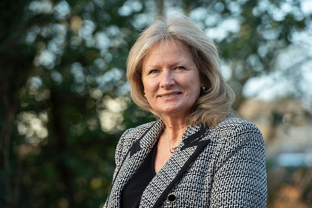 Headshot of Helen Watts